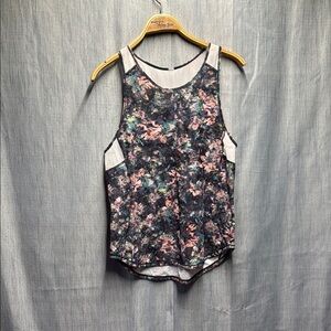 🏴 Lululemon Sleeveless Tank Top size 6